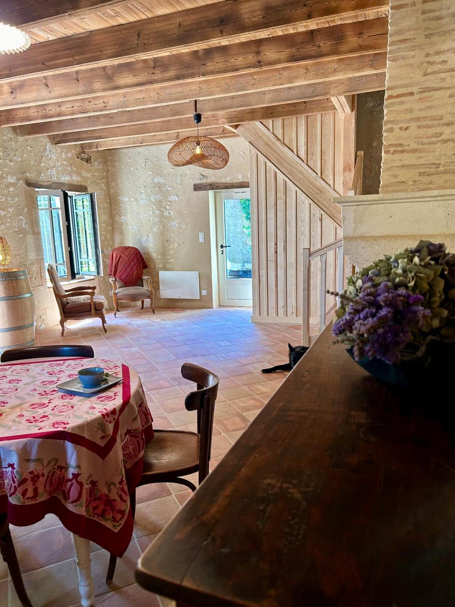 Entre-Vignes-Et-Bastides Hotell Montcaret Eksteriør bilde