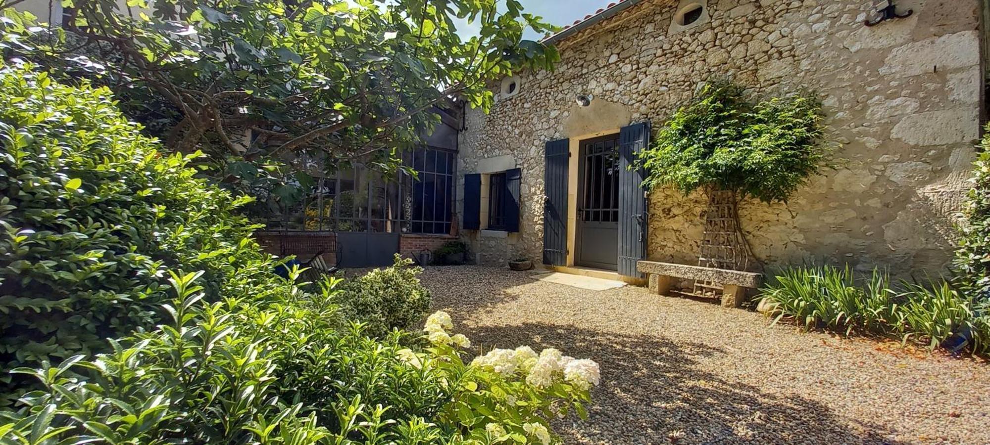 Entre-Vignes-Et-Bastides Hotell Montcaret Eksteriør bilde